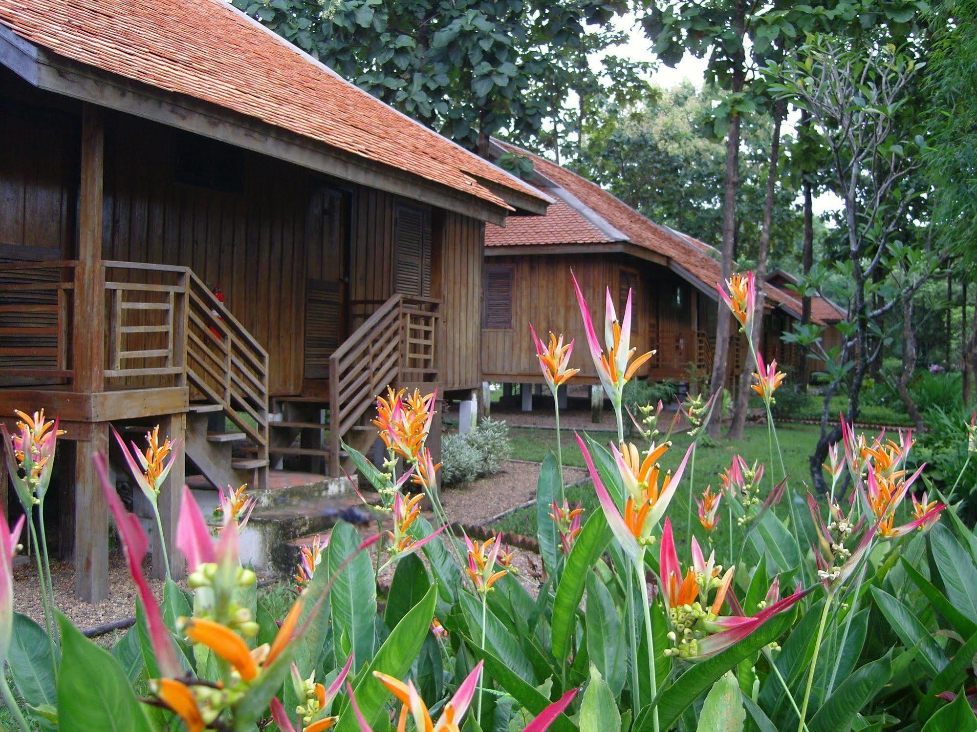 La Folie Lodge Champasak Exterior photo