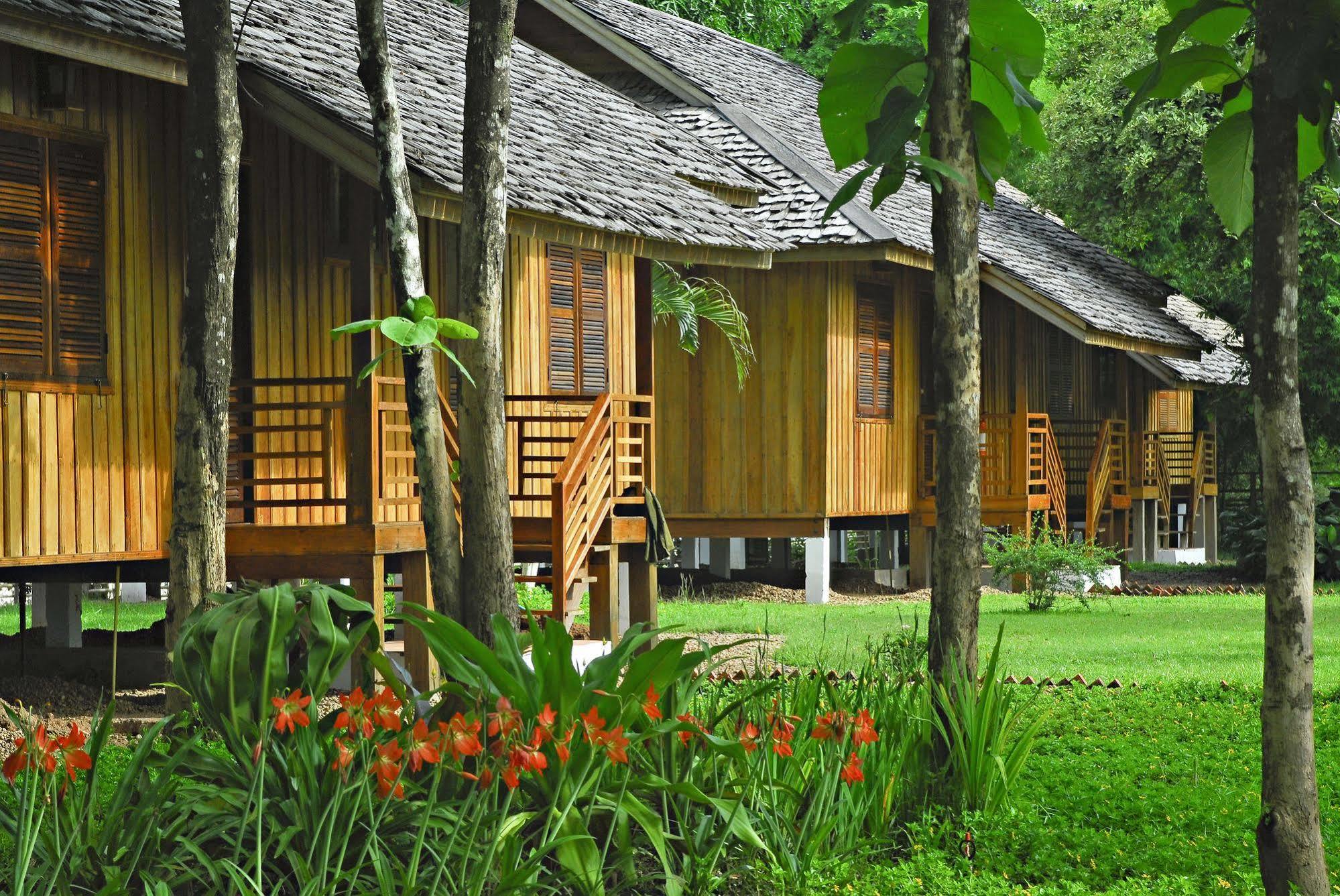 La Folie Lodge Champasak Exterior photo