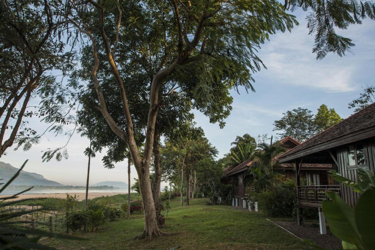 La Folie Lodge Champasak Exterior photo